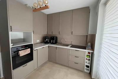 Apartament 3 camere, decomandat - zona Tractorul - 1