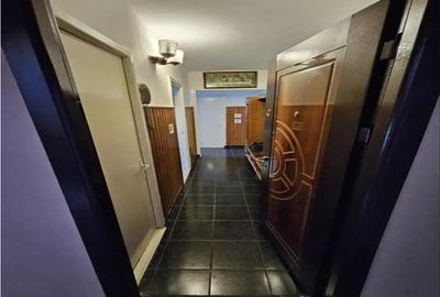 Decomandat la etajul 1 linga Shopping City - 9