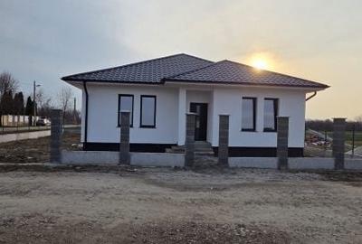 Casă cu 4 camere cu Teren 431 Mp în Central