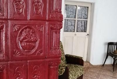 Casă cu 3 camere în Roșia de Secaș