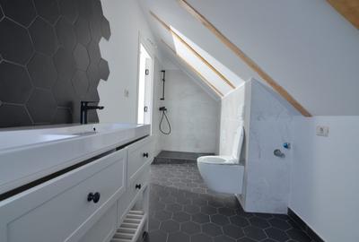 Apartament cu 3 camere decomandat în Stupini