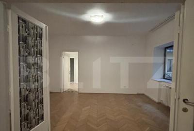 Apartament cu 5 camere semidecomandat, mobilat în P-ța Amzei - 15