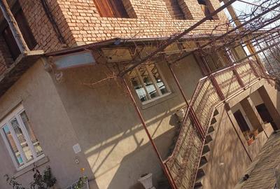 Casă cu 9 camere cu Teren 7500 Mp în Central - 3