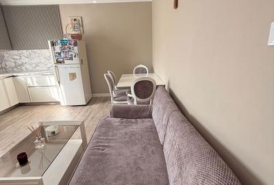 Apartament cu 4 camere decomandat în CET - 12