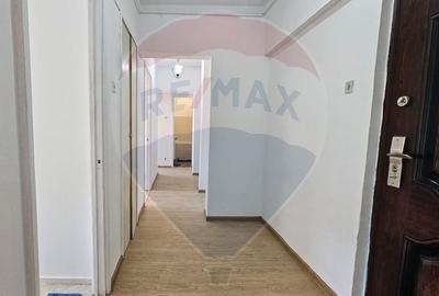 Apartament cu 3 camere decomandat în Drumul Taberei - 4