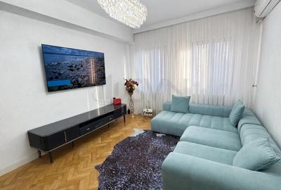 Apartament cu 4 camere semidecomandat, mobilat în Capitale