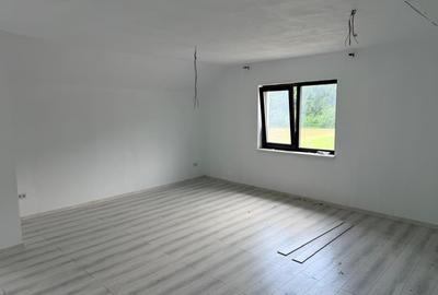 Casă cu 5 camere cu Garaj în Măriței - 6