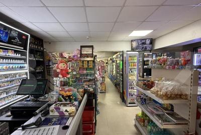 Spa?iu comercial parter bloc renovat 118 mp, Lapu?, zona - 8