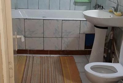 Casă cu 3 camere cu Teren 2800 Mp în Central - 1