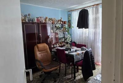 Apartament cu 3 camere semidecomandat în Central - 1