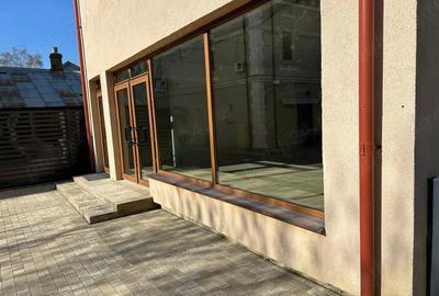 Spațiu comercial, de 100 mp, în Central - 8