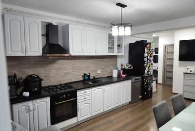 Apartament cu 3 camere decomandat în Florești - 2