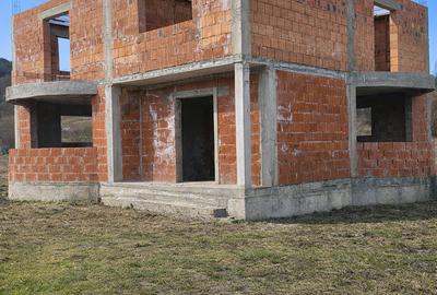 Casă individuală cu 5 camere cu Canalizare în Gătejești - 1