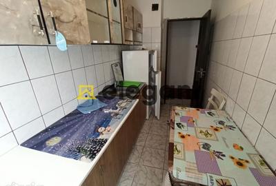 Apartament cu 3 camere semidecomandat, mobilat în Sărari - 6