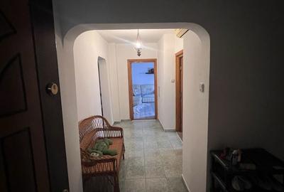Apartament cu 3 camere decomandat în Unirii Nord