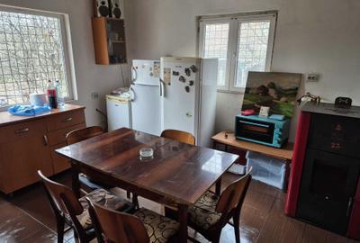 Casă cu 3 camere în Giubega - 1