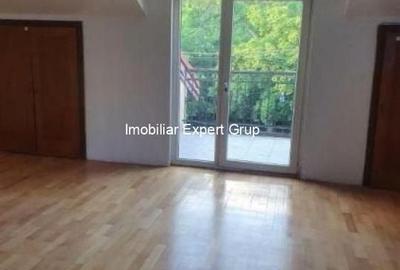 Casă individuală cu 6 camere în Dămăroaia