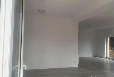 Casă cu 5 camere cu Teren 395 Mp în Malu Mare - 17