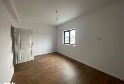 Casă cu 5 camere cu Teren 250 Mp în Central - 9