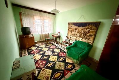 Tătărași - Posta , apartament 4 camere , decomandat , etaj 1 - 8