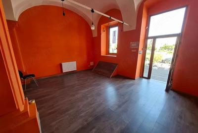 Spațiu comercial, de 45 mp, în Central - 1