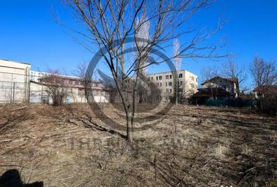 Teren de 695 mp, în B-dul București - 2