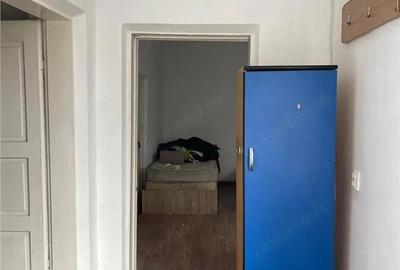 Casă cu 3 camere cu Canalizare în Central - 1