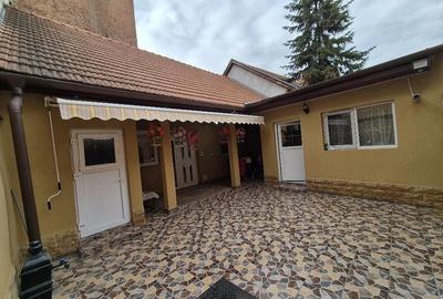 Apartament cu 3 camere decomandat în Central - 1