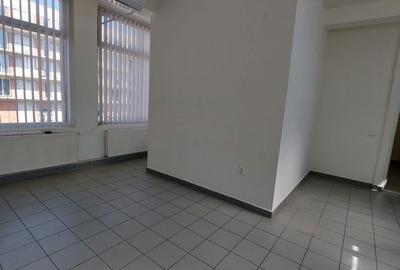 Spațiu comercial, de 100 mp, în Central - 1