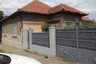 Casă cu 5 camere cu Teren 120 Mp în Central - 1