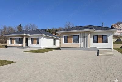 Casă cu 7 camere cu Teren 500 Mp în Manolești - 1