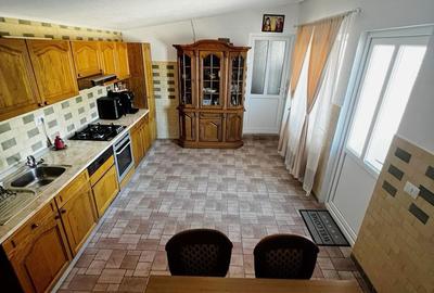 Casă cu 4 camere în Petricani - 1