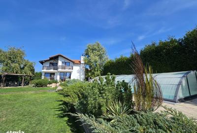 Casă cu 4 camere în Șura Mică