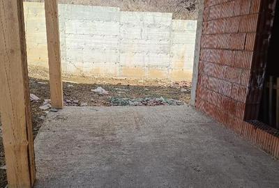 Casă cu 3 camere cu Teren 500 Mp în Central - 1