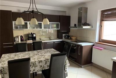 Apartament cu 3 camere semidecomandat, mobilat în Andrei Mureșanu