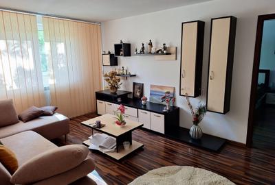 Apartament cu 3 camere decomandat în Sat Vacanță