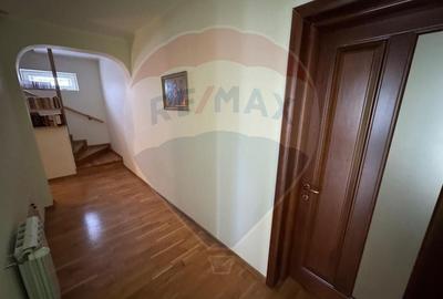 Casă cu 6 camere cu Teren 1263 Mp în Dărmănești - 32