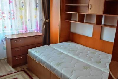 Apartament cu 3 camere semidecomandat în Rahova - 3