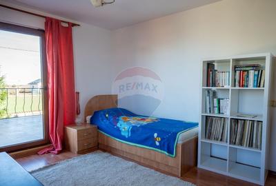 Casa / Vila de Vanzare - 8