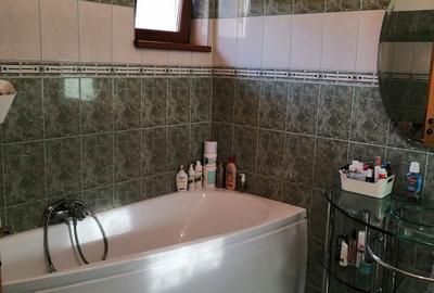 Casă cu 4 camere în Km 4 - 15