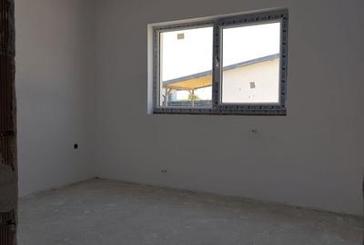 Casă cu 4 camere cu Teren 399 Mp în Crevedia - 2