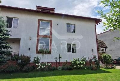 Casă cu 7 camere cu Teren 400 Mp în Central - 1