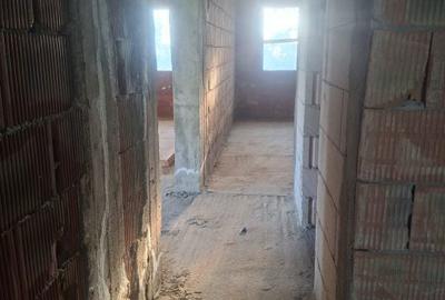 Casă cu 5 camere cu Teren 1000 Mp în Central - 9