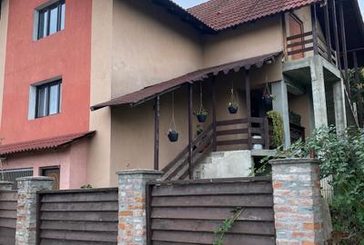 Casă cu 4 camere în Central - 2