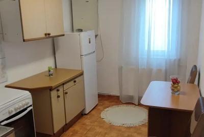 Proprietar inchiriez apartament doua camere - 1