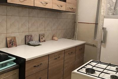 Ofer spre inchiriere garsoniera confort 1,,et.2,mobilata si utilata in Radauti. - 5