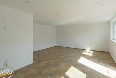 Casa cu spatiu comercial recomandat: locuinta si afacere:Cen - 12