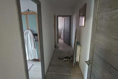 Apartament cu 3 camere semidecomandat în Central - 3