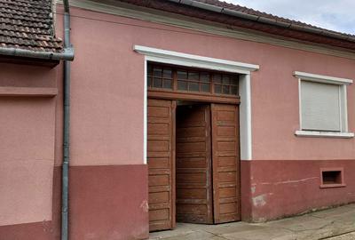 Casă cu 4 camere în Lăpușnicu Mare - 2