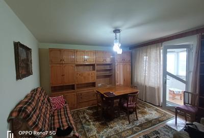 Apartament cu 3 camere de vanzare Libertații
